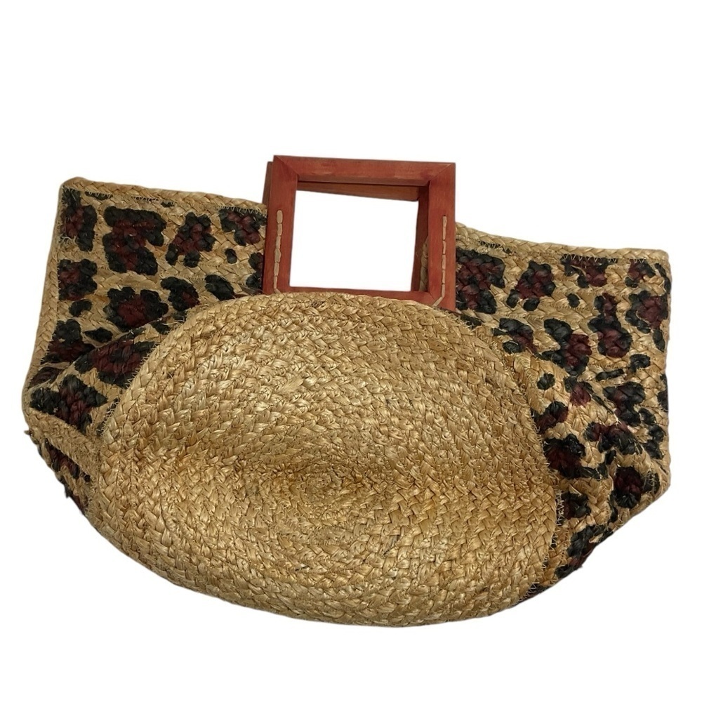 Stylish Alba Jute Tote Bag with Wooden Handles Leopard Print - Picture 8 of 16